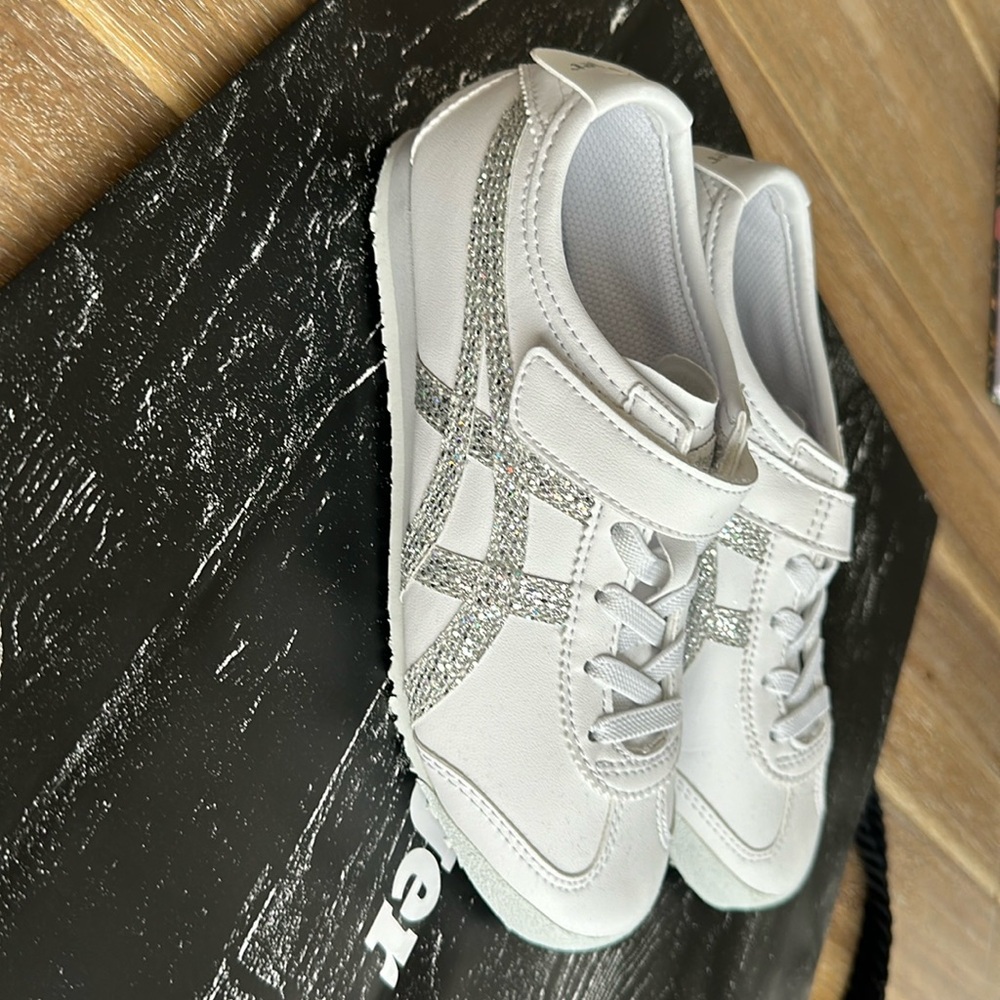 Brand new ONITSUKA TIGER MEXICO 66 kids